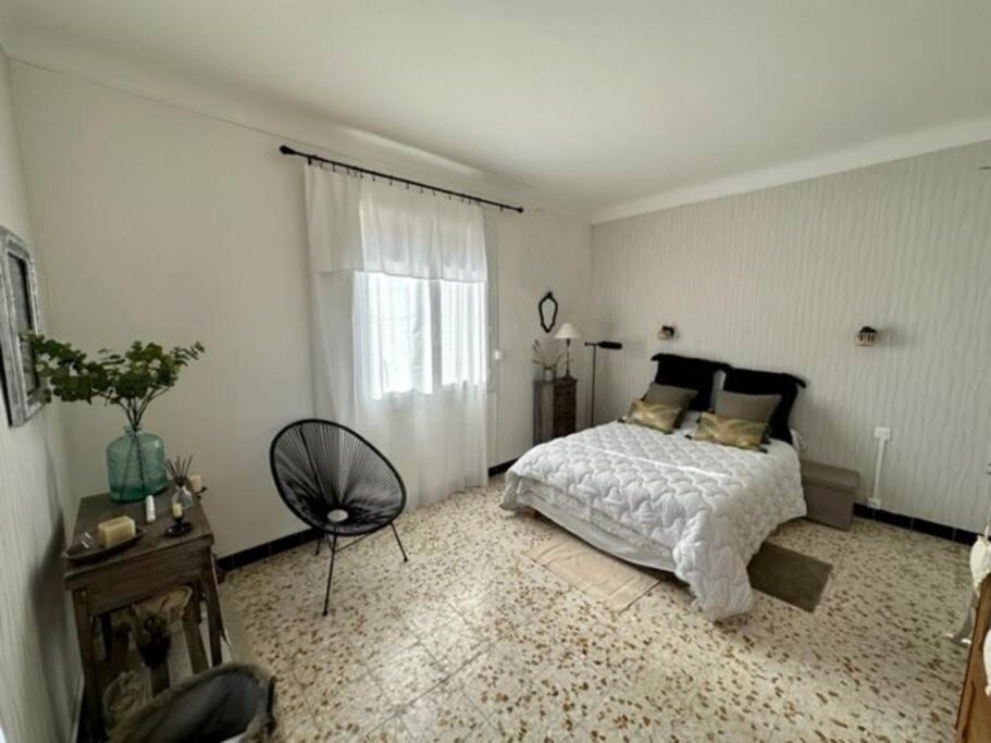 Appartement St Laurent Сан-Лорон-дьо-ла-Салонк Екстериор снимка